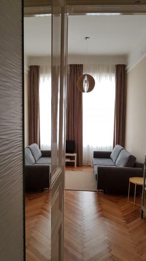 Cbs Apartments Budapest Esterno foto