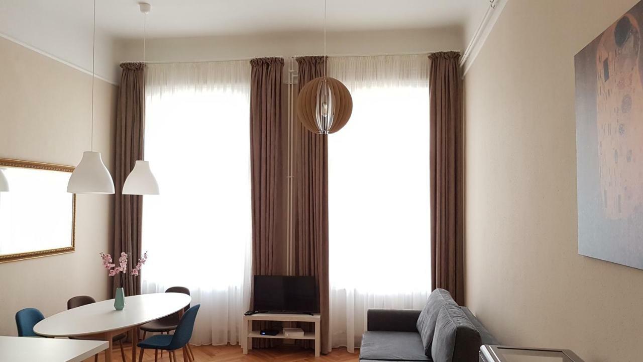 Cbs Apartments Budapest Esterno foto
