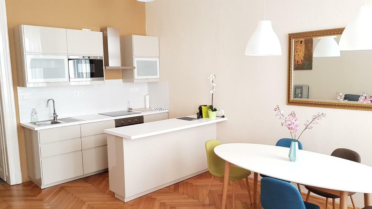 Cbs Apartments Budapest Esterno foto